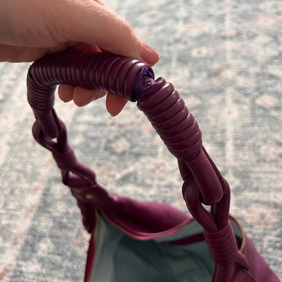 Isabella Fiore Purple hobo bag - Picture 4 of 5